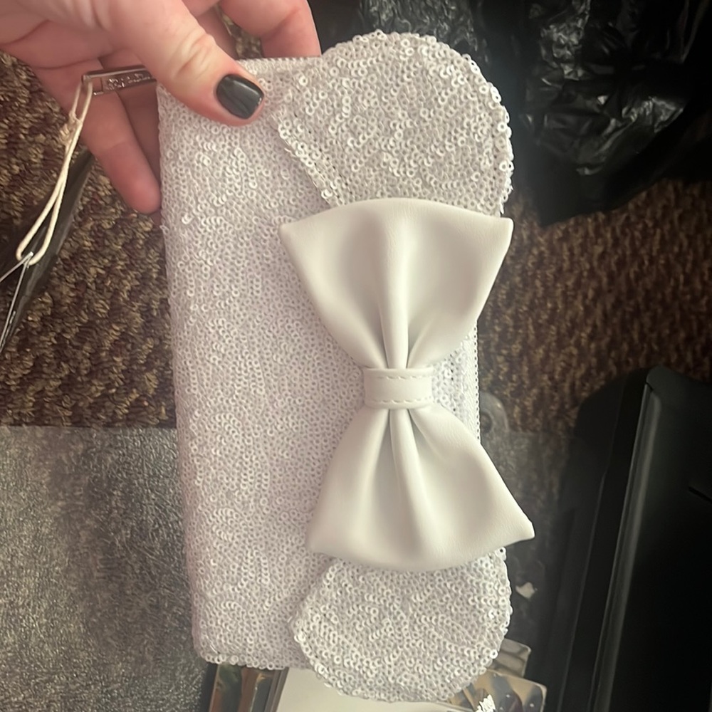 Never used white sequence lounge fly Minnie mouse zip around wallet